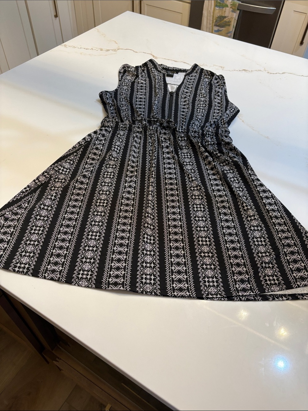 Robert Louis Black & White Geometric Casual Dress Medium